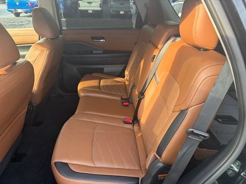 Used 2025 Nissan Pathfinder Platinum w/ Cargo Package AWD/4WD image 17