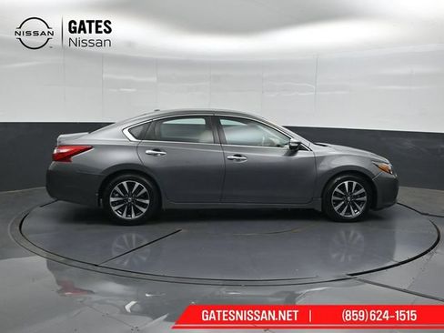 Used 2016 Nissan Altima 2.5 SL w/ 2.5 Technology w/LED Package FWD image 3