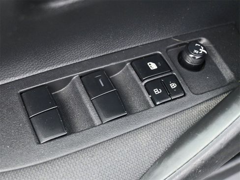 Used 2022 Toyota Corolla LE image 3