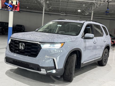 New 2025 Honda Pilot Touring image 18