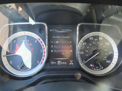 Used 2018 Nissan Titan SV AWD/4WD image 21