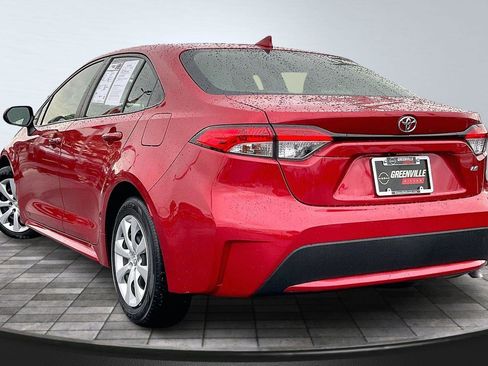 Used 2021 Toyota Corolla LE image 2