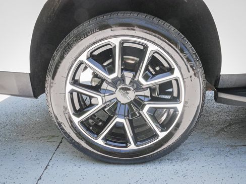 Used 2024 Chevrolet Suburban RST RWD image 13