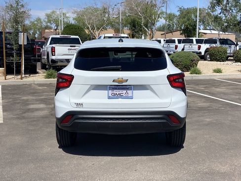 Used 2024 Chevrolet Trax LS FWD image 5