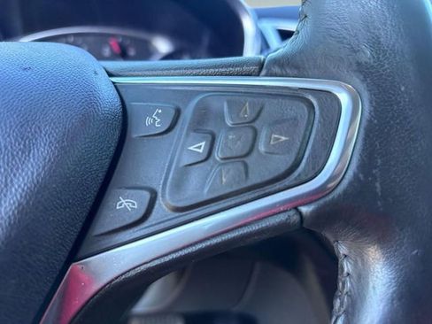 Used 2019 Chevrolet Equinox LT w/ Driver Convenience Package image 18