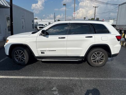 Used 2017 Jeep Grand Cherokee Limited AWD/4WD image 2