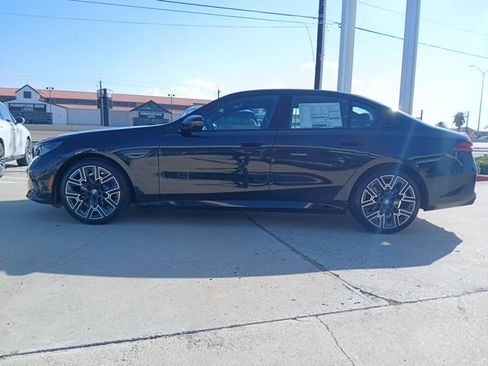 New 2026 BMW 530i 530i Loaner image 6