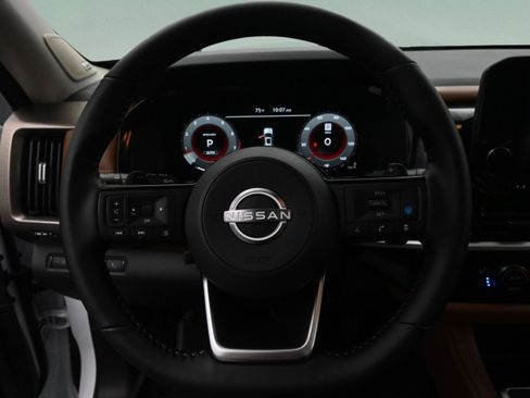 Used 2025 Nissan Pathfinder Platinum w/ Cargo Package AWD/4WD image 21