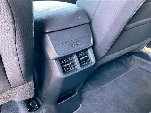 Used 2026 Chevrolet Equinox LT FWD image 32