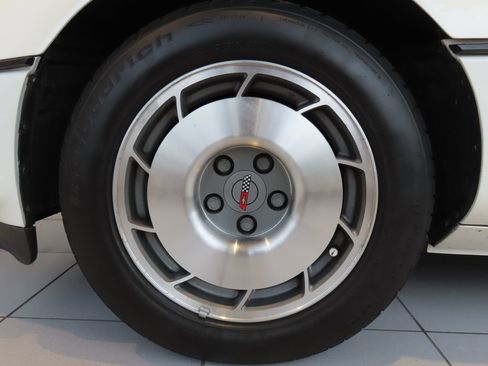 Used 1987 Chevrolet Corvette Convertible image 4