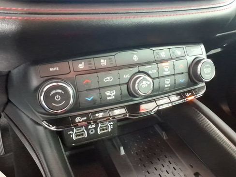 Used 2025 Dodge Durango GT AWD/4WD image 25