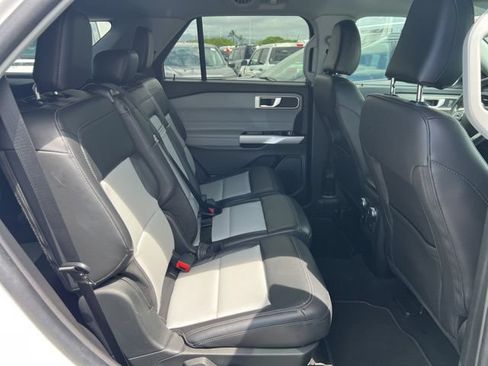 Used 2022 Ford Explorer XLT w/ Equipment Group 202A RWD image 7