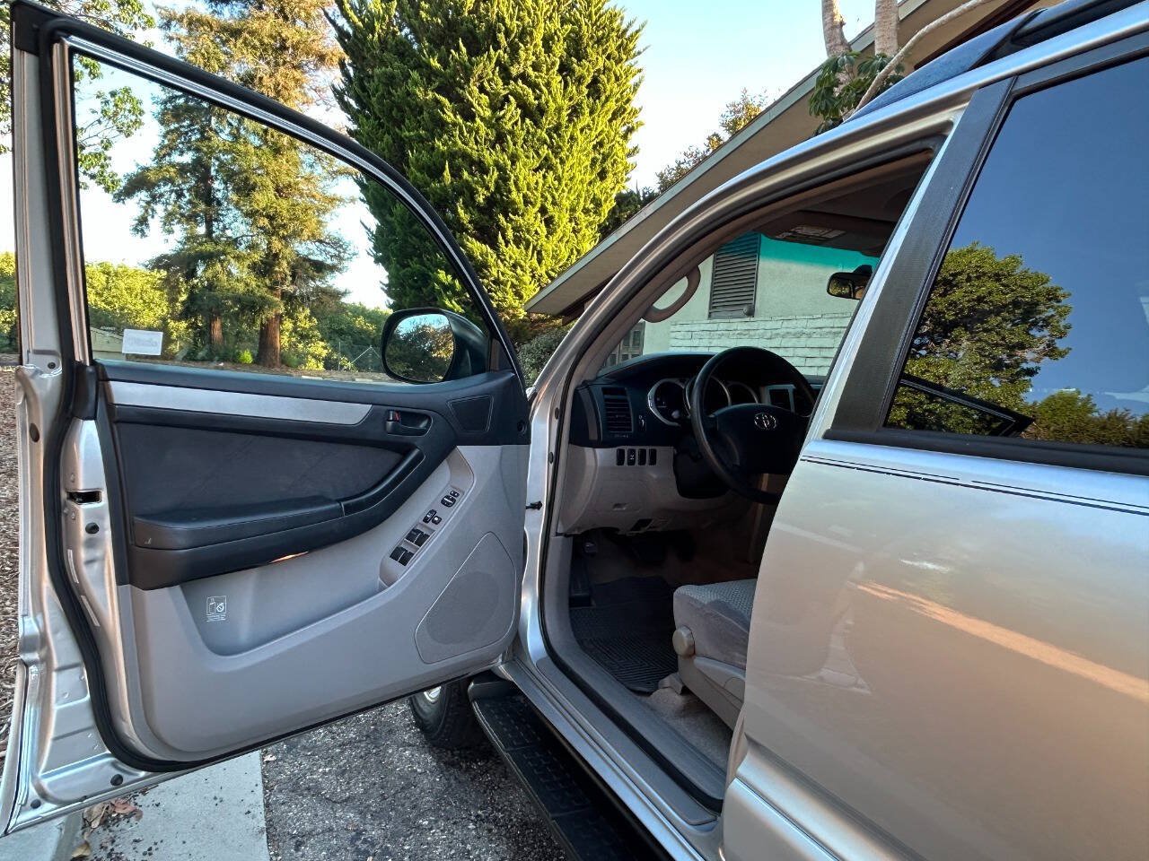 Used 2005 Toyota 4Runner SR5 AWD/4WD image 24