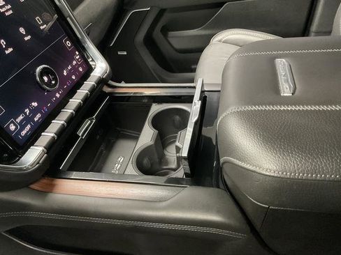 Used 2025 GMC Yukon XL Denali image 29