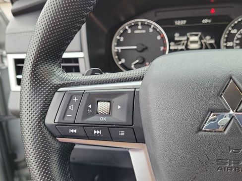 Used 2024 Mitsubishi Outlander SE image 25
