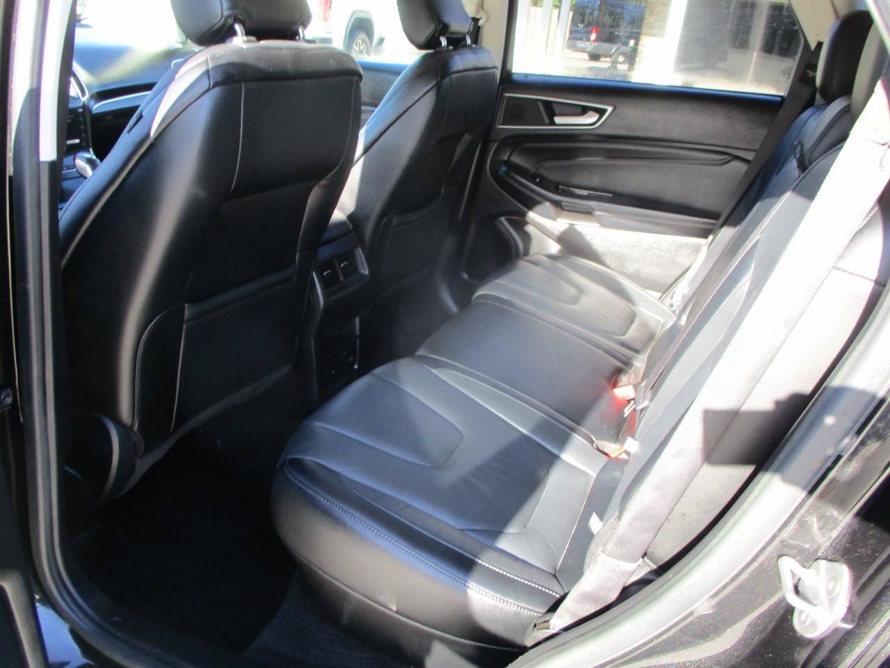 Used 2015 Ford Edge Titanium w/ Technology Package FWD image 17