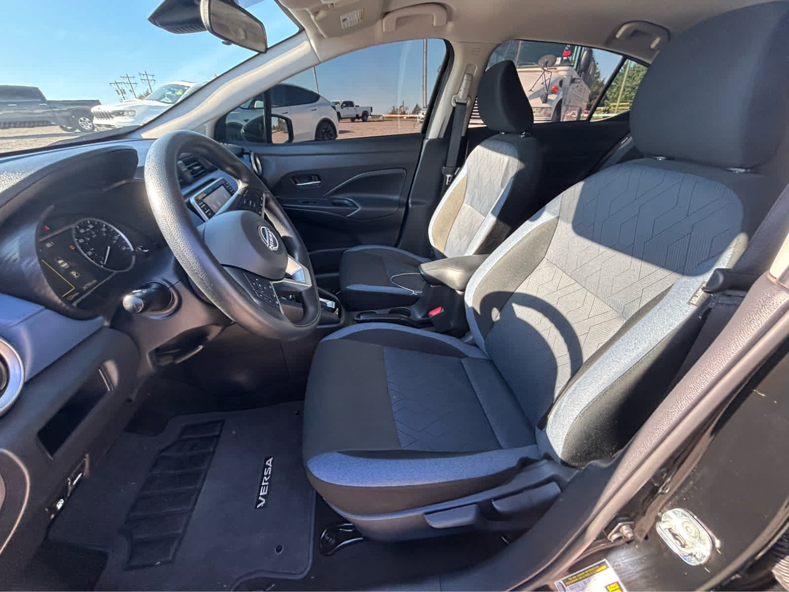 Used 2025 Nissan Versa SV FWD image 5