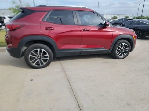 Used 2025 Chevrolet TrailBlazer LT w/ Driver Confidence Package image 2