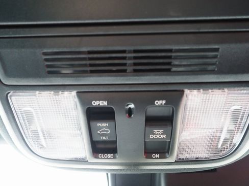 Used 2022 Honda Pilot TrailSport image 39