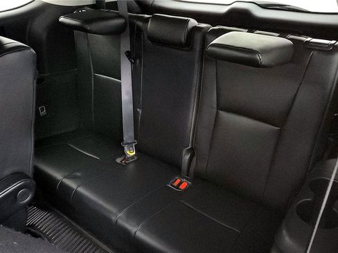 Used 2023 Toyota Highlander XLE image 25