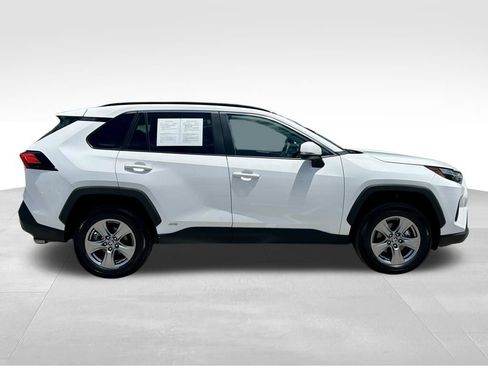 Used 2025 Toyota RAV4 XLE AWD/4WD image 4