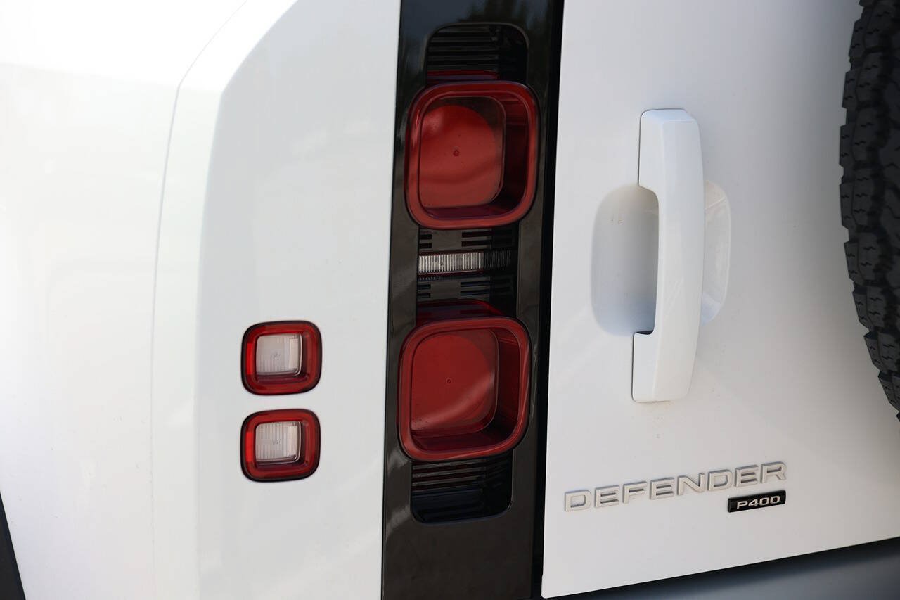 Used 2022 Land Rover Defender 110 SE AWD/4WD image 18