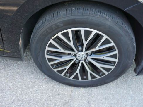 Used 2019 Volkswagen Jetta SE image 12