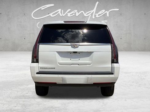 Used 2017 Cadillac Escalade ESV Premium Luxury image 15