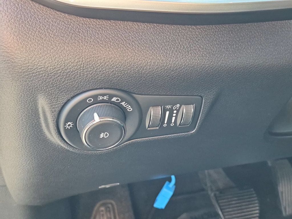Used 2023 Jeep Compass Latitude AWD/4WD image 13