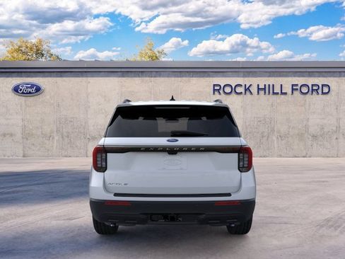 New 2026 Ford Explorer Active RWD image 7