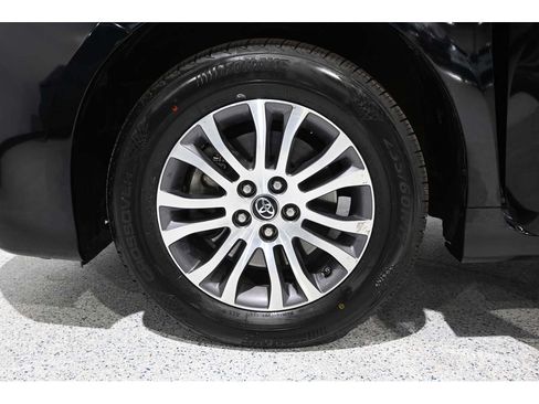 Used 2019 Toyota Sienna XLE FWD image 12