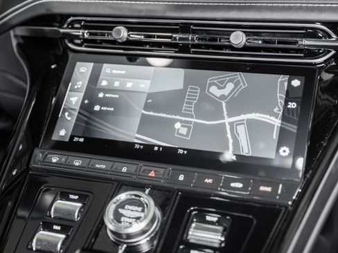 Used 2024 Aston Martin DB12 Coupe image 10