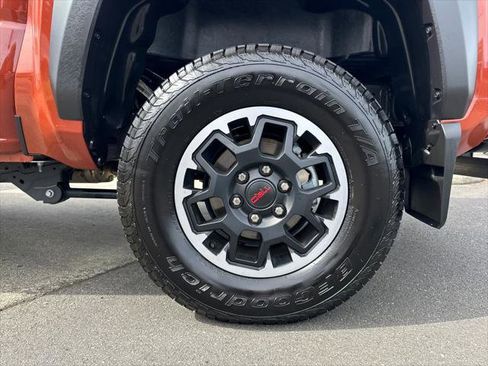 Certified 2025 Toyota Tacoma TRD Off-Road AWD/4WD image 27