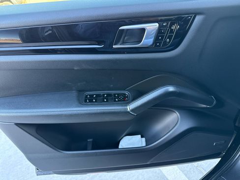 Used 2020 Porsche Cayenne image 25