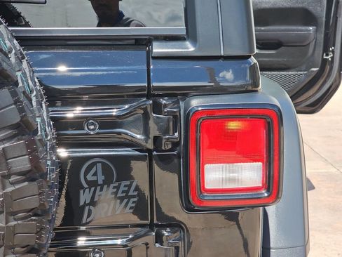 Used 2025 Jeep Wrangler Unlimited Sport AWD/4WD image 39