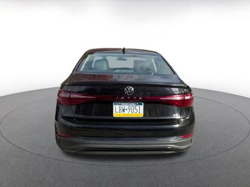 Used 2025 Volkswagen Jetta SE image 7