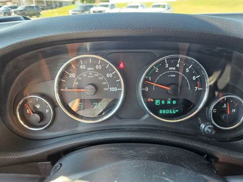 Used 2017 Jeep Wrangler Unlimited Sahara w/ Connectivity Group AWD/4WD image 15