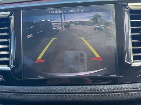 Used 2019 Chrysler Pacifica Limited FWD image 18