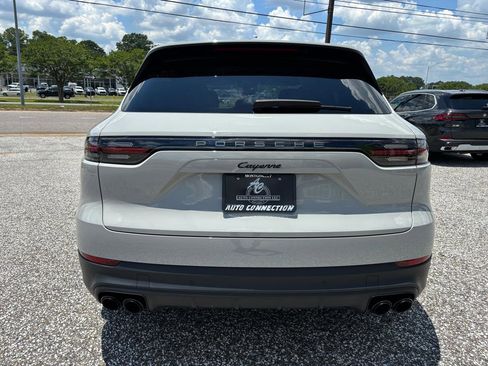Used 2023 Porsche Cayenne AWD/4WD image 6