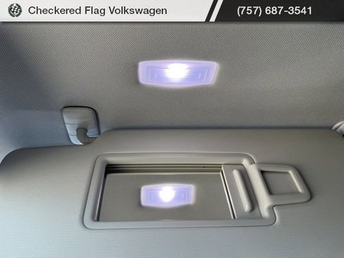 New 2025 Volkswagen Tiguan SE image 47