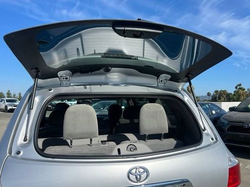 Used 2013 Toyota Highlander Plus FWD image 10