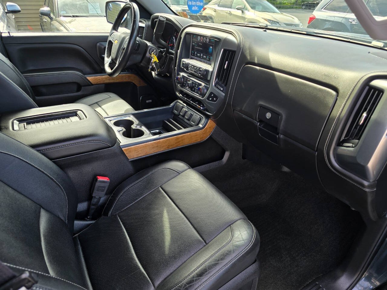 Used 2017 Chevrolet Silverado 1500 LTZ w/ LTZ Plus Package AWD/4WD image 40