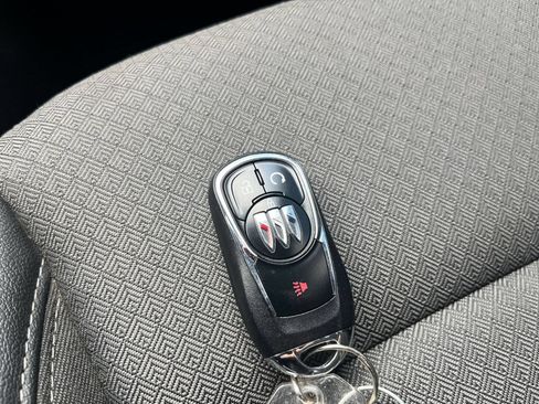 Used 2025 Buick Encore GX Preferred AWD/4WD image 19