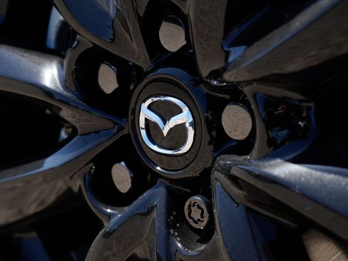 New 2026 MAZDA MAZDA3 Hatchback w/Premium Plus Pkg AWD/4WD image 8