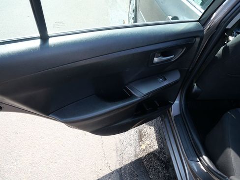 Used 2017 Toyota Camry LE image 17