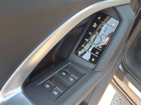 Used 2025 Audi Q5 Premium w/ Premium Plus AWD/4WD image 24