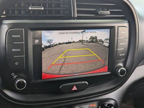 Used 2025 Kia Soul LX w/ LX Technology Package FWD image 27