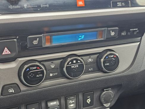 Used 2018 Toyota Tacoma TRD Off-Road AWD/4WD image 21