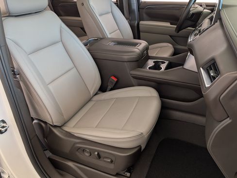 Used 2024 GMC Yukon SLT w/ SLT Premium Package RWD image 25