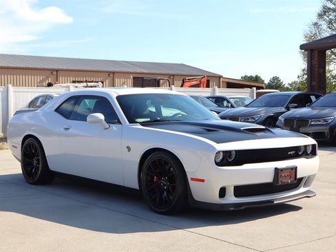 Used 2016 Dodge Challenger SRT Hellcat image 9